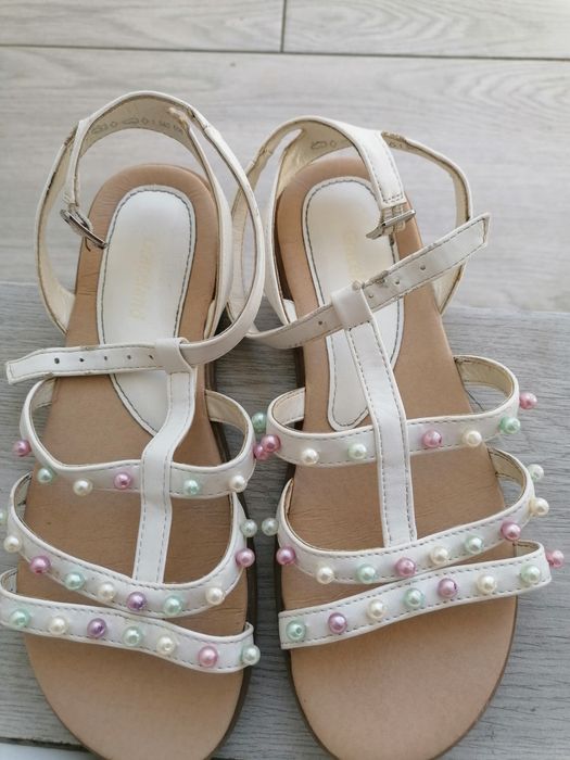 Sandale marimea 34