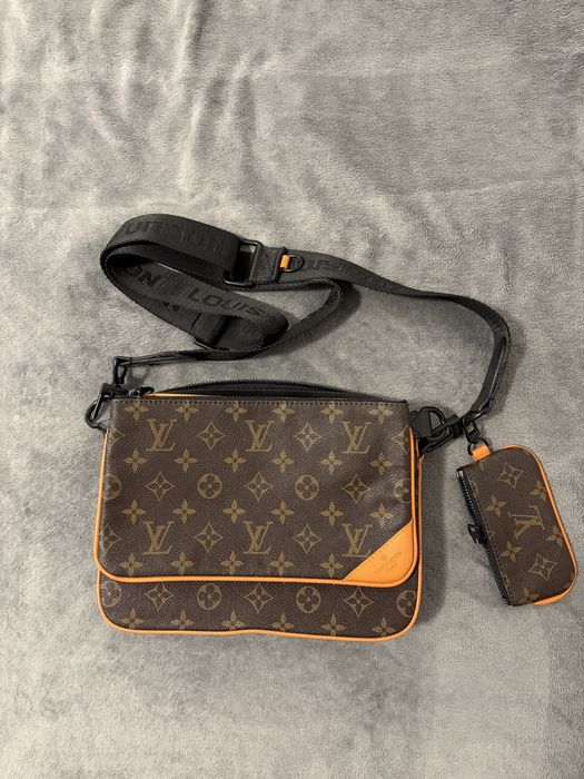 Louis Vuitton - Messenger Bag