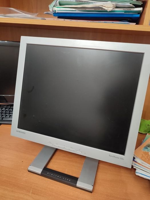 SyncMaster 172S 17"