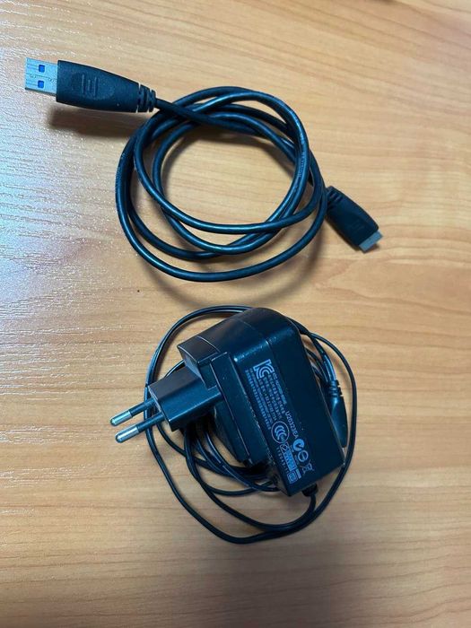 продаю ВНЕШНИЙ ЖЕСТКИЙ ДИСК на 3ТБ большая флешка!