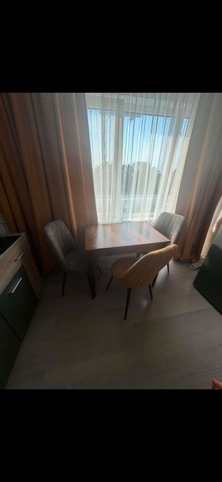 Masa bibloteca canapea si scaune