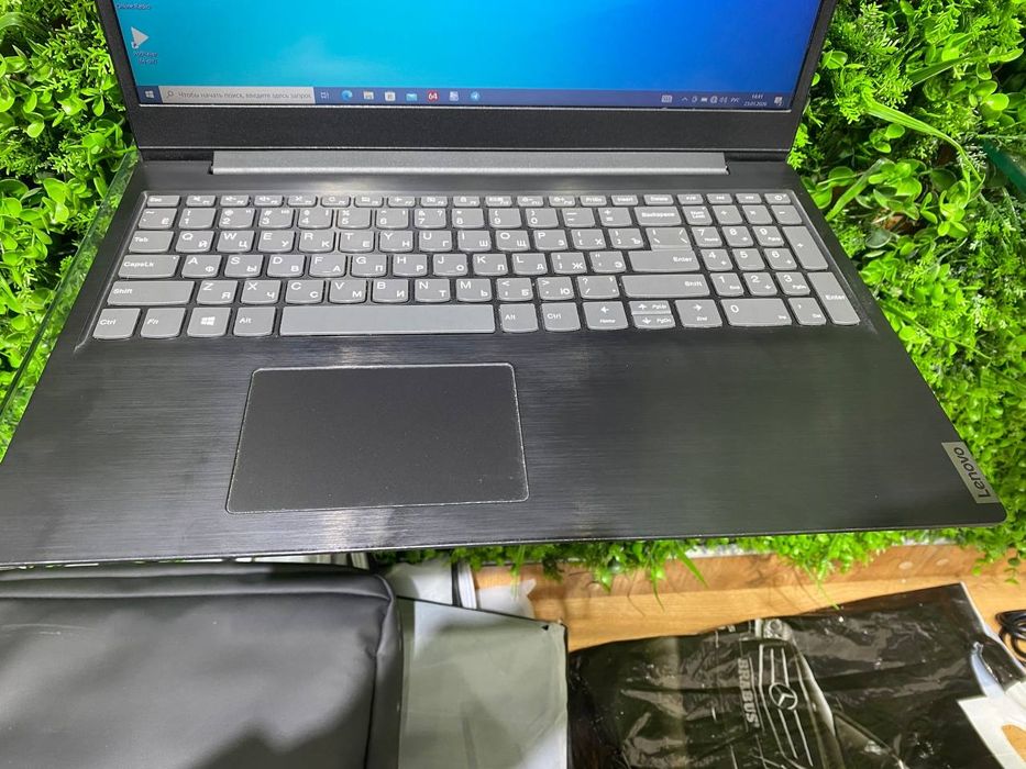 Lenovo office noutbuk A6-9225 Radeon R4 8/256 Nvme SSD video  M440-2GB