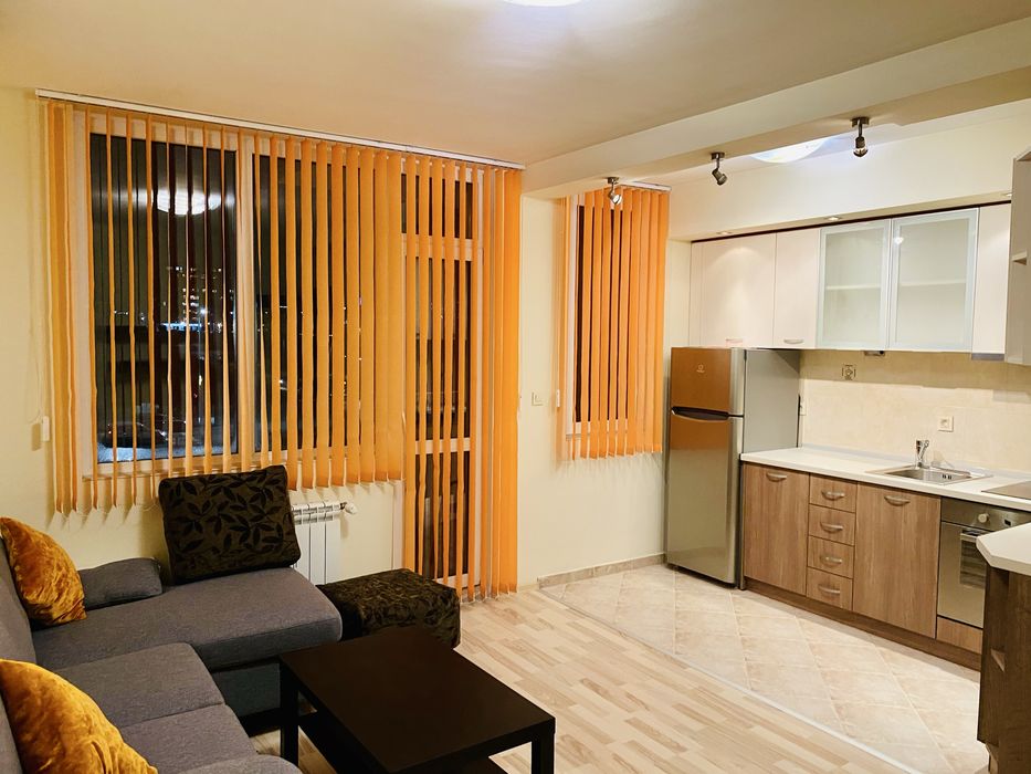 Тристаен под наем Младост 4