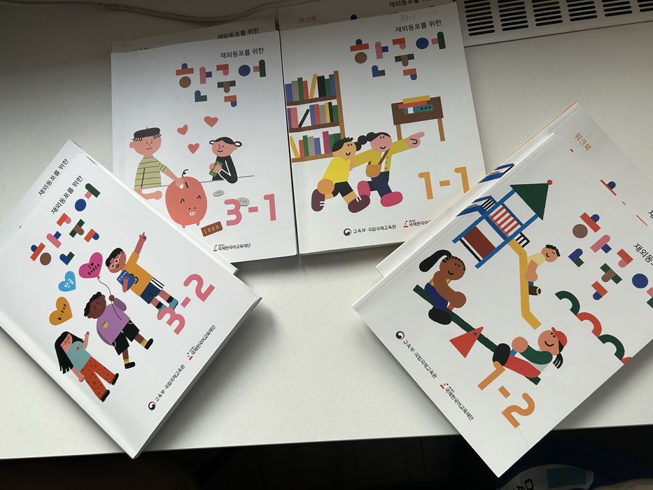 Книги по изучении корейскому языку 1,3 уровня