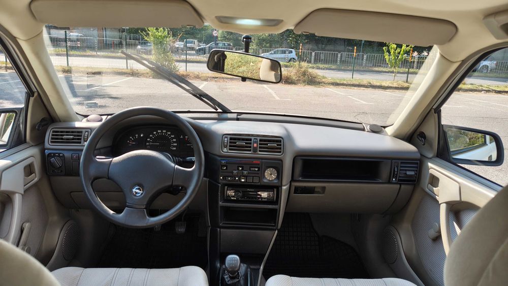 Opel Vectra A 1.6i (C16NZ) – 75 к.с. – Един собственик от 1999 г., гаражна