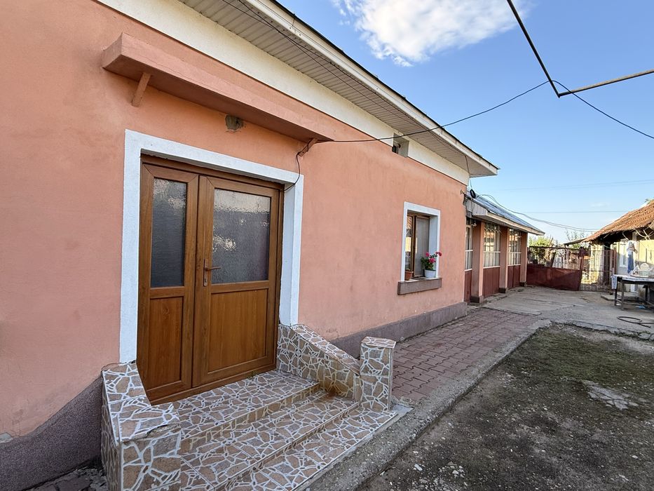 De vânzare: Casă la strada principală – Sat Olari, com. Pârșcoveni