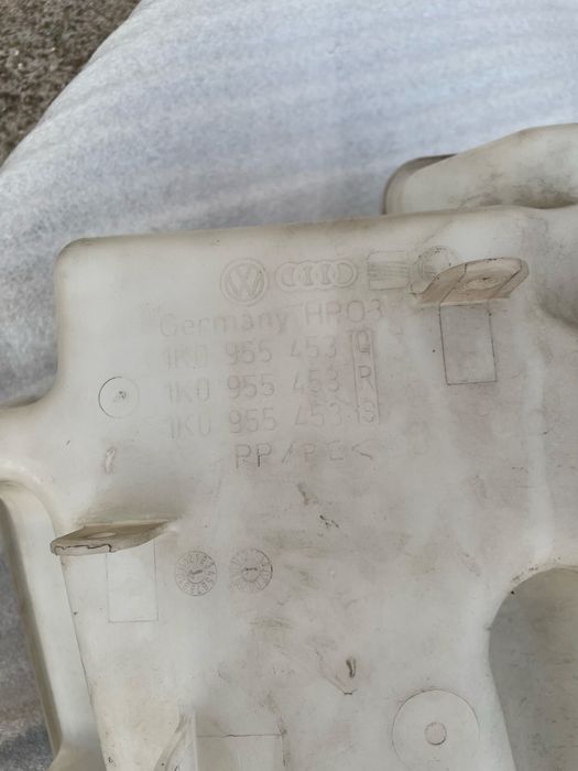 VW Golf 6 Казанче за течност