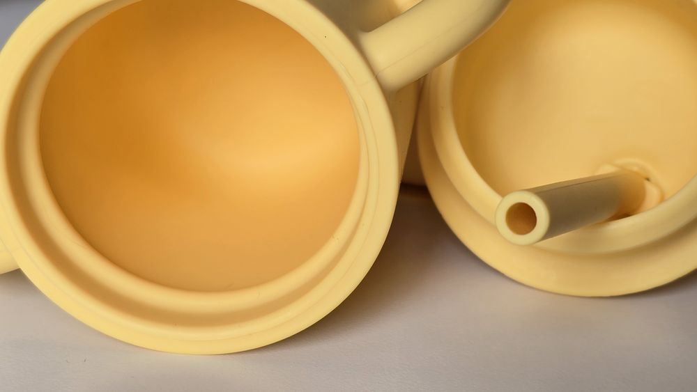 Mushie силиконов комплект за захранване на бебе