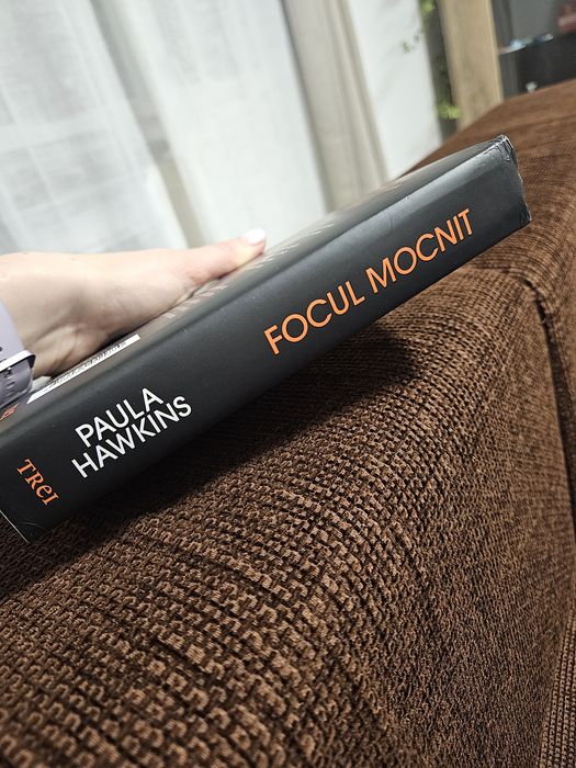 Ora albastra, Focul mocnit, Unghiul mort  Paula Hawkins