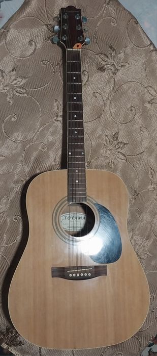 Продаю акустическую гитару