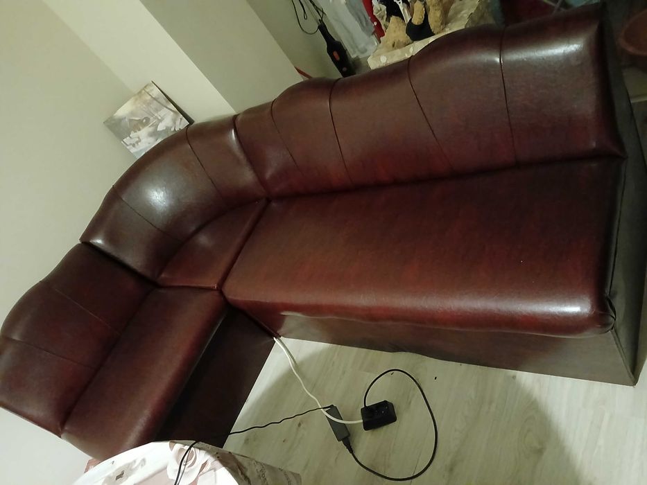 Продавам диван - еко кожа