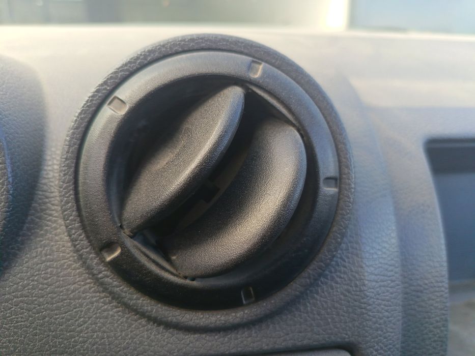 Grila aerisire centrala dreapta Dacia Logan MCV (KS) [Fabr 2007-2012]