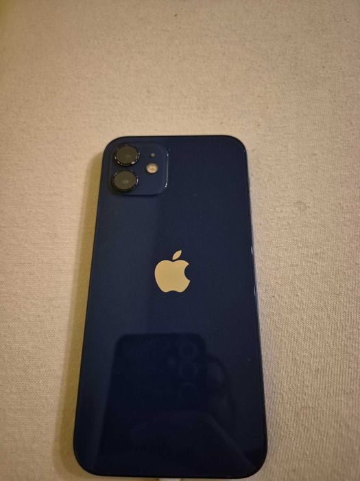 Продавам Айфон 12