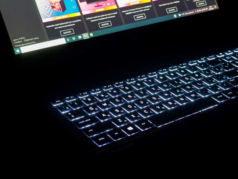 Laptop gaming HP Victus 16, ca nou
