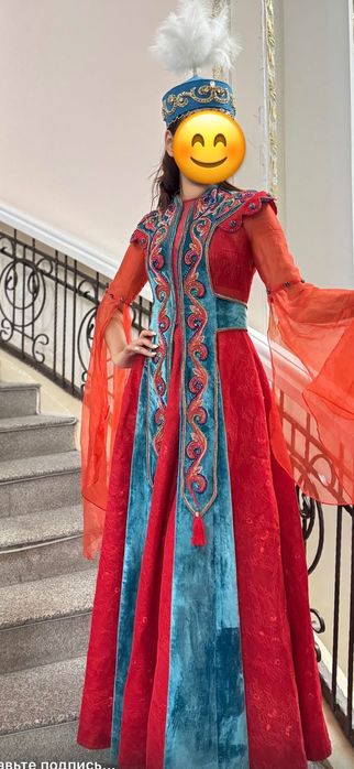 Платья для сцены, той