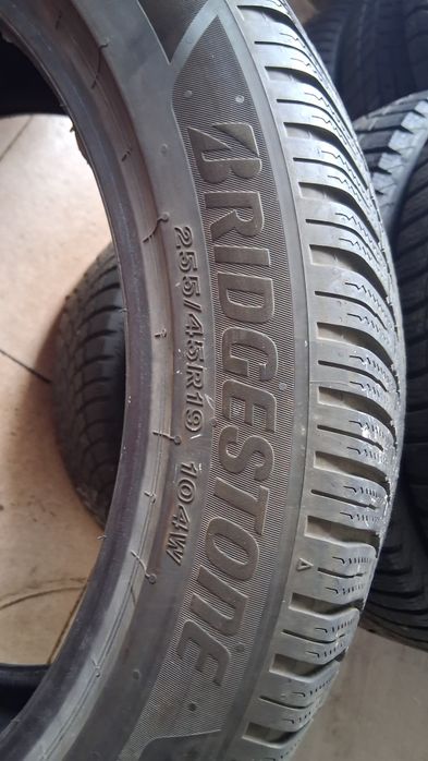 2-броя зимни гуми BRIDGESTONE 255/45/R19