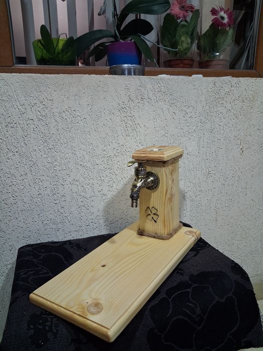 Диспенсър за алкохол чешмичка