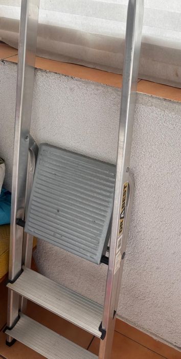 Scară aluminiu 3 trepte Drabest – Stare foarte bună