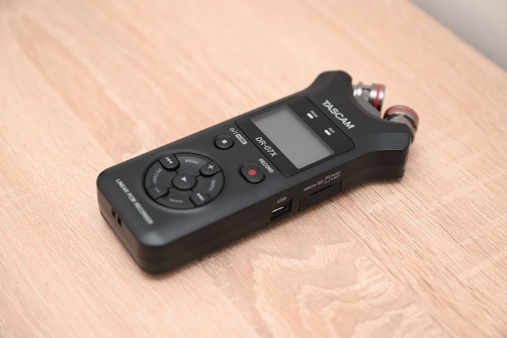 Tascam dr07x recorder