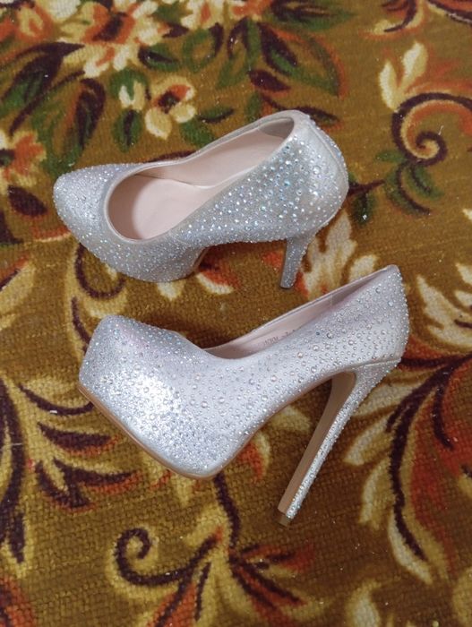 Продаётся женская обувь 33 размер