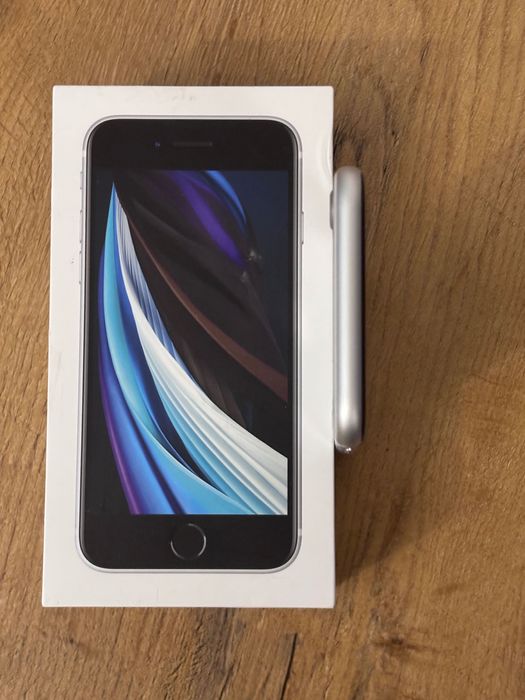 iphone se 2020 перфектно състояние 100% батерия