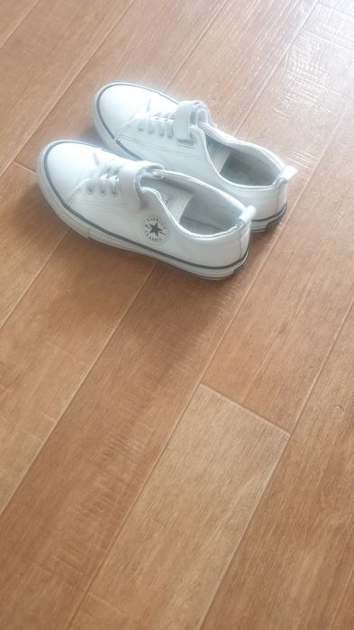 Продам кедики девочковые