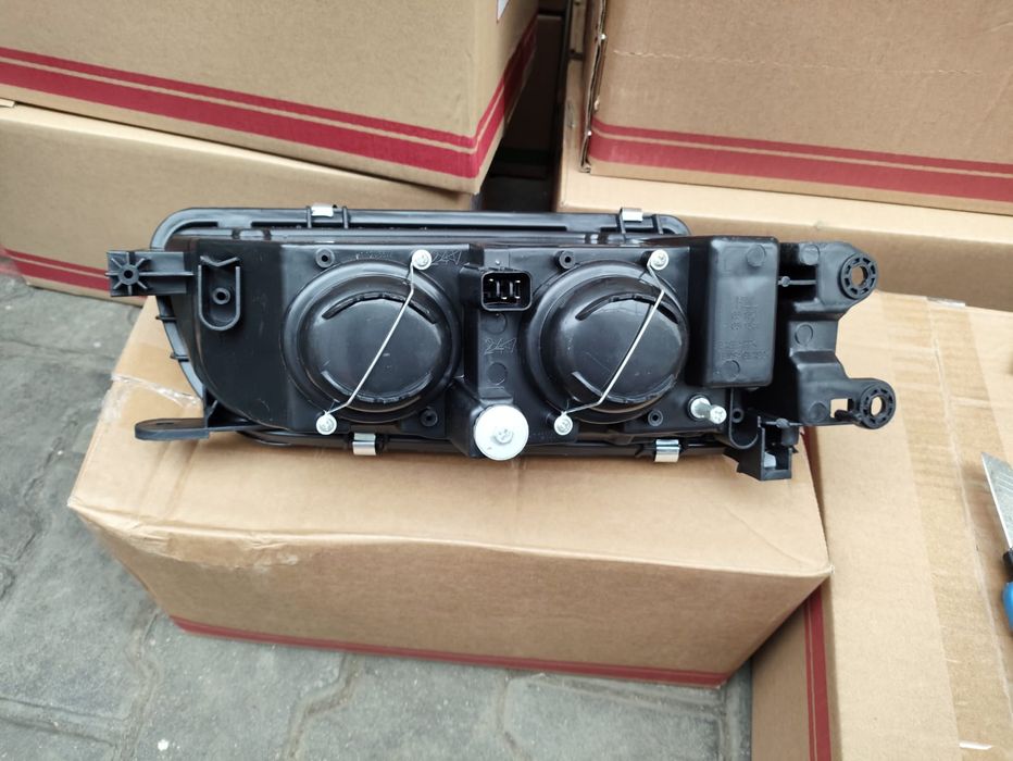 Мазда 626 фара передняя