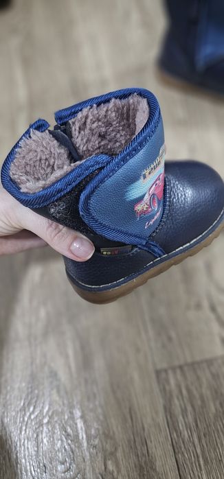 Продаю зимние детские ботинки