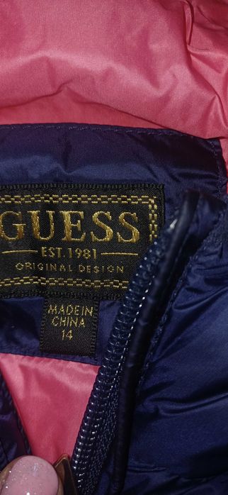 Страхотно яке на марката guess