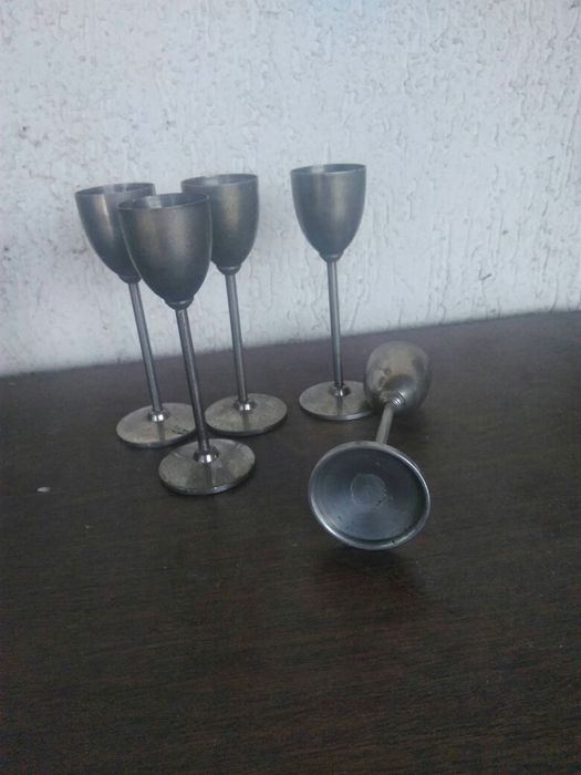 Продавам 5 броя дьлбоко посребрени Руски чашки