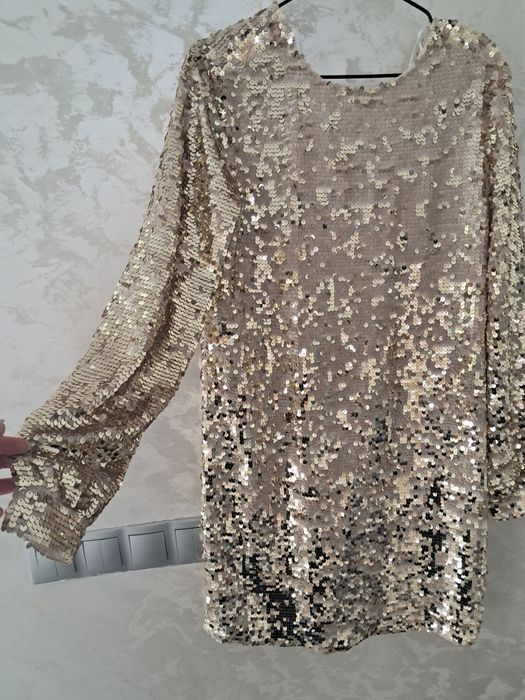 Rochita cu paiete aurii marimeaM