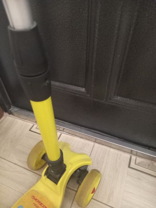 Самокат трёхколёсный