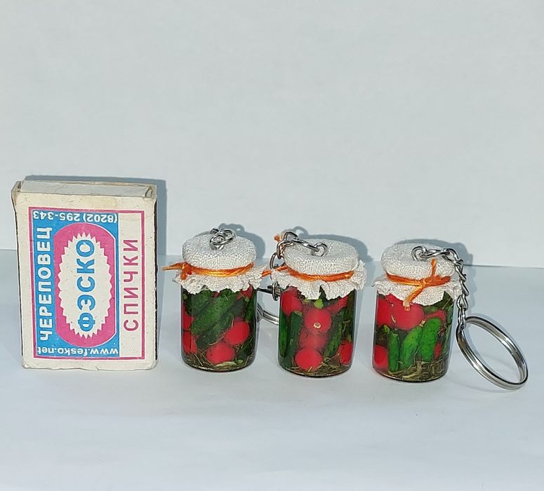 Брелки соленья в банке