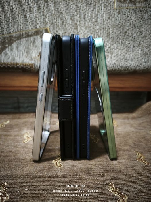 Продам чехлы на Poco x7pro , стеклянные противоударные , и 2 книжки