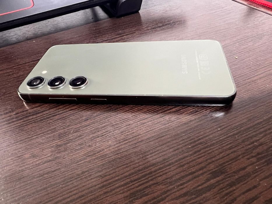 Samsung s23 8/128 идеал, обмен