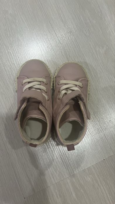 Ботиночки для девочек бренд HM размер 25