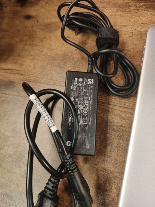 HP Laptop 15s AMD Ryzen 5 5500U Чисто нов