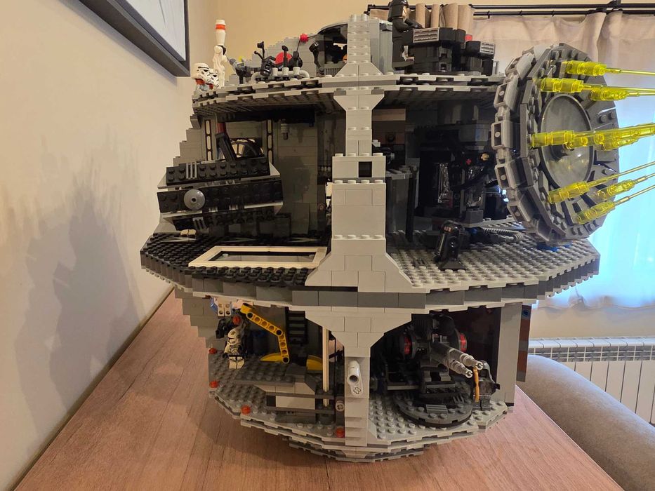 Продавам - Lego Star Wars: Death Star (10188)