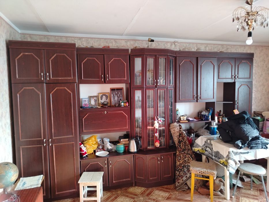 Продам столы стенку шкаф прихожку