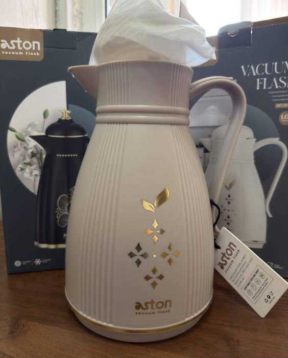 Термос, сохраняет тепло до 12 часов