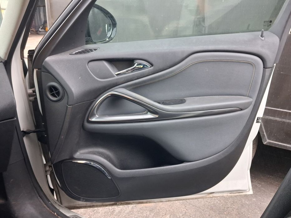 Fete usi Opel Zafira C 2011 - 2016
