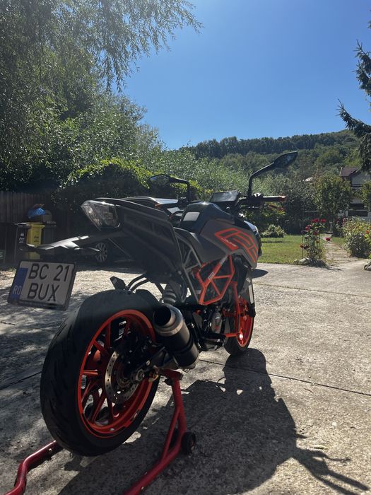 KTM DUKE 125 2023 cu accesorii