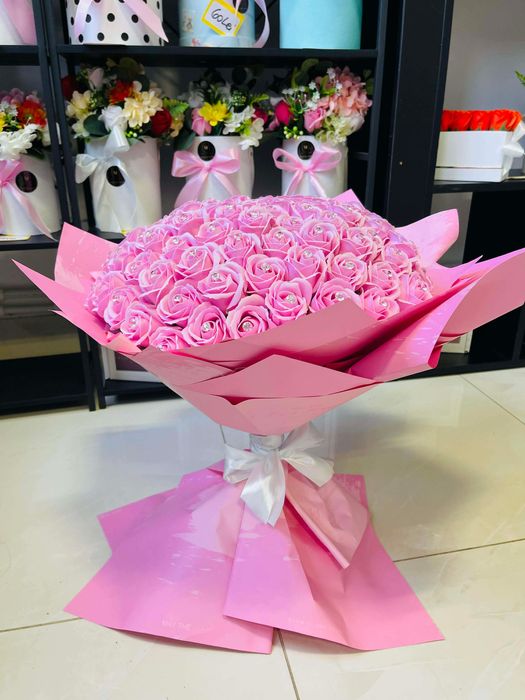 Buchete 101 trandafiri/Ornament trandafiri/flori cadou Super