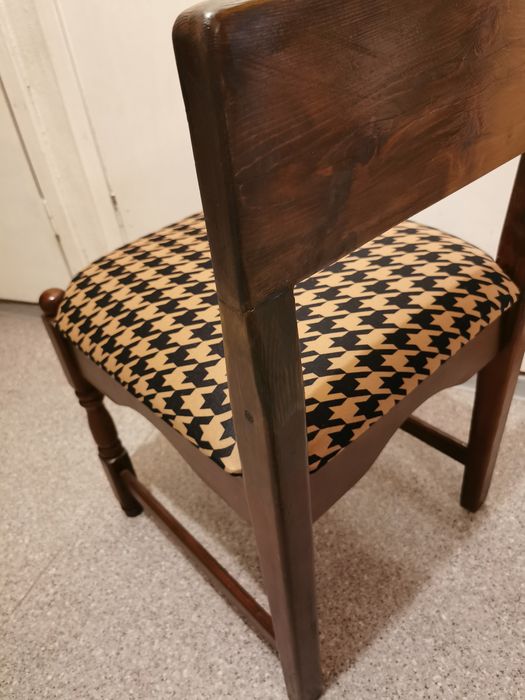 Стул. Деревянный.