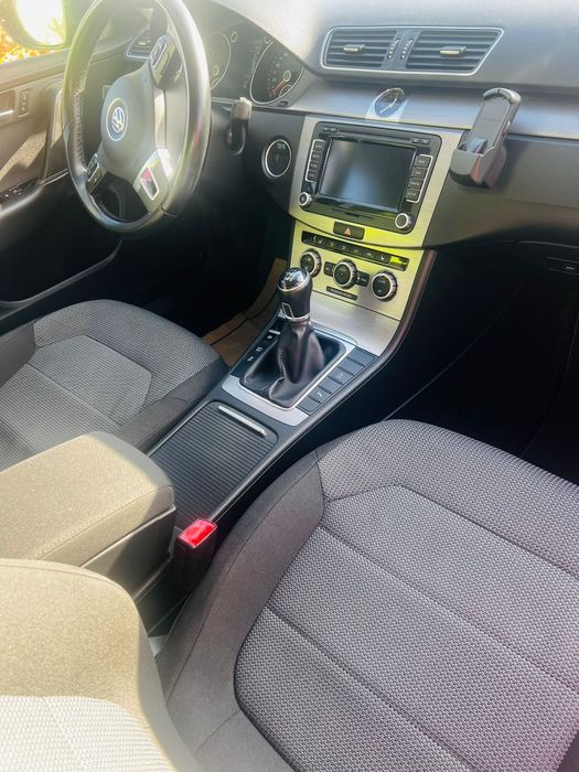 2014 Volkswagen Passat B7 - 1.6 TDI 105Cp - Navi * Camera * Senzori