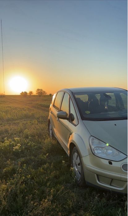 Ford S Max.