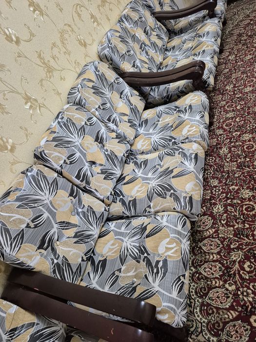 Дубайская мебель. 7 мест. Мягкая. Чисто дуб.  Стол в комплекте.