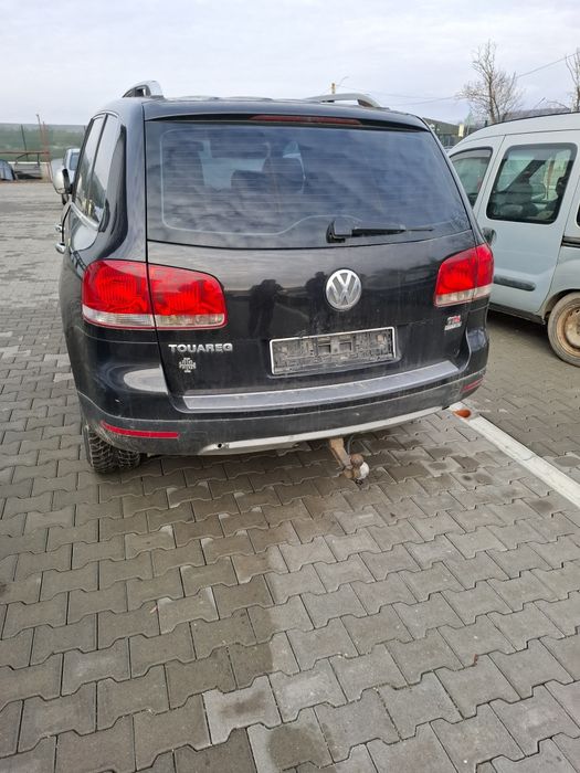 Vand capota,bara,far,usi Touareg