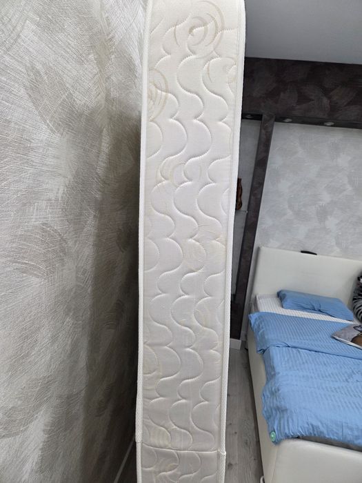 Продам матрас 1 год