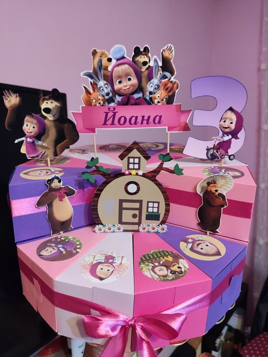 Картонена торта "Маша и мечока,"